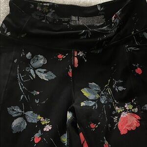 Victoria's Secret Black Botanical Garden Athletic Leggings